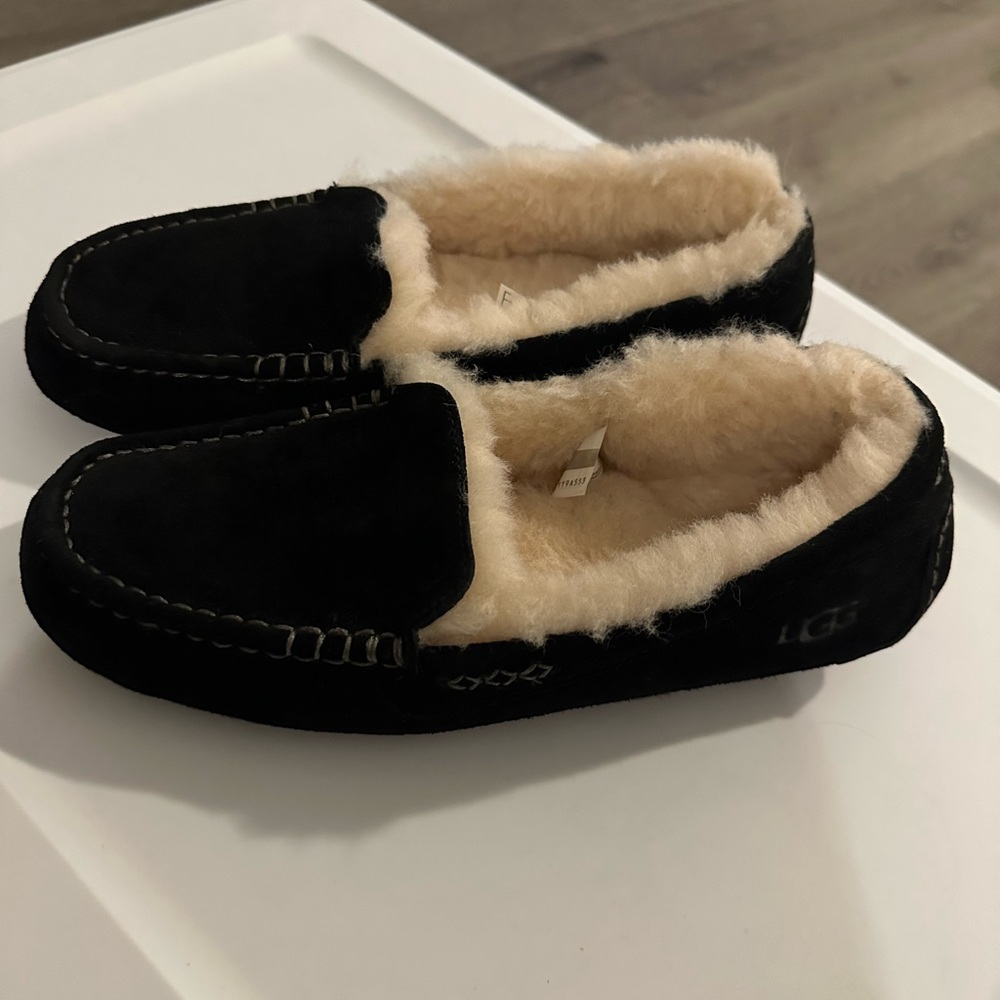 Womens Ansley Ugg slippers size 9